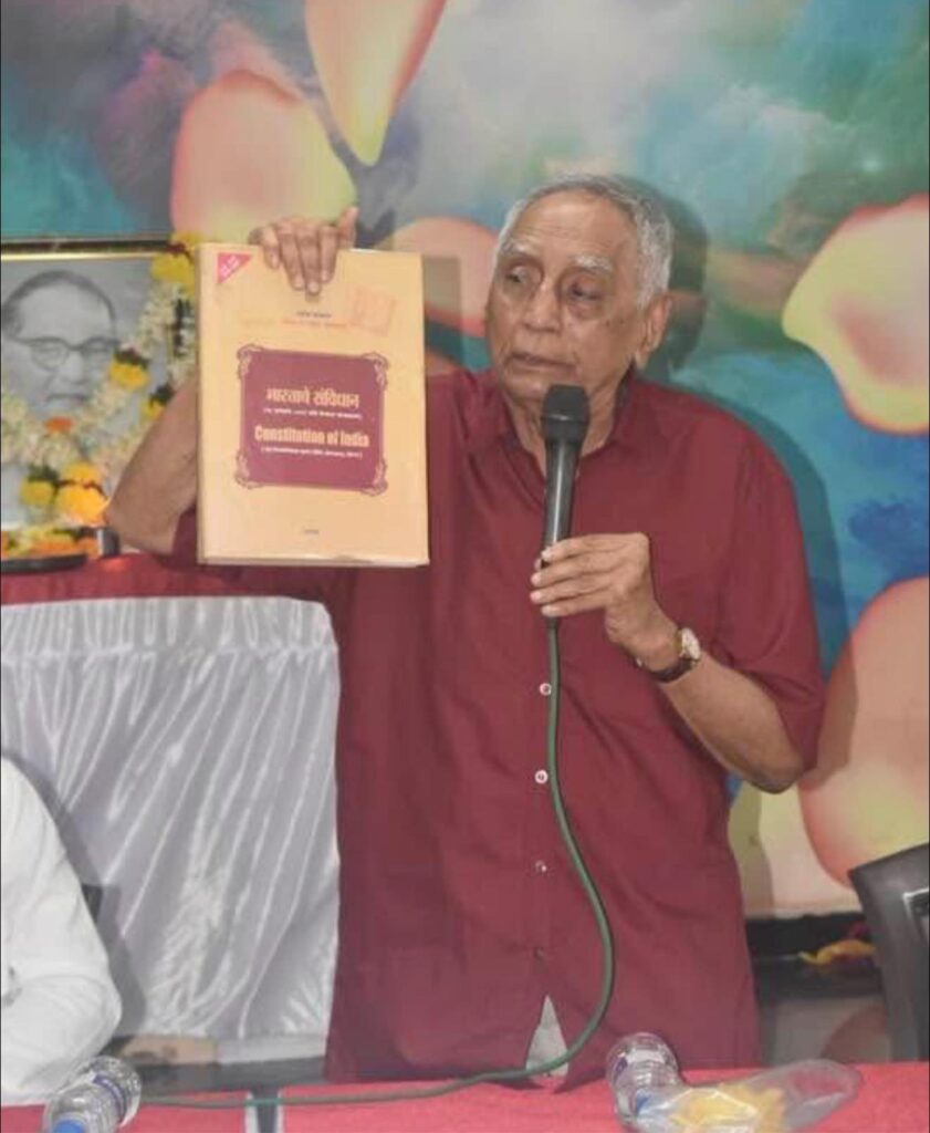 हक्क, संघर्ष आणि क्रांती : बाबा आढाव यांचे जीवनचरित्र